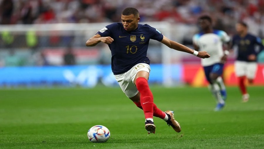 Carlo Ancelotti Critiques Team Balance After Mbappe Struggles in Opening Match