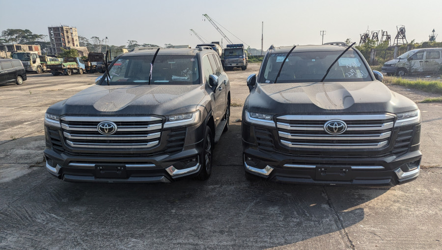 "Luxury SUVs at Mongla Port: Three Toyota Land Cruisers, imported under duty-free privileges by former MPs, await auction amidst ongoing disputes."