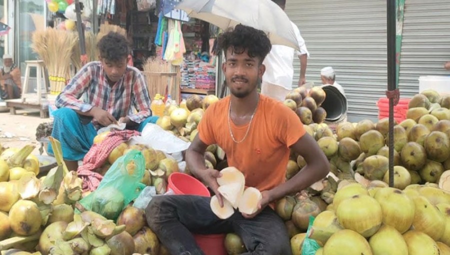 Rising Demand for Palm Shells Amid Intense Heat in Feni 