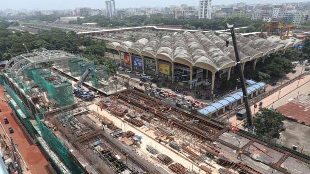 Construction work progresses rapidly at Kamalapur Metro rail landing station as cable installation between Motijheel and Kamalapur nears completion, promising a visible elevated metro line soon. (Photo: AH Sumon/V7N)