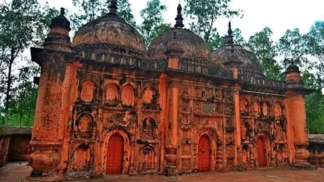 The Bangladesh Archaeology Department has listed the Mithapukur Big Mosque as a cultural treasure, highlighting its historical and architectural significance.