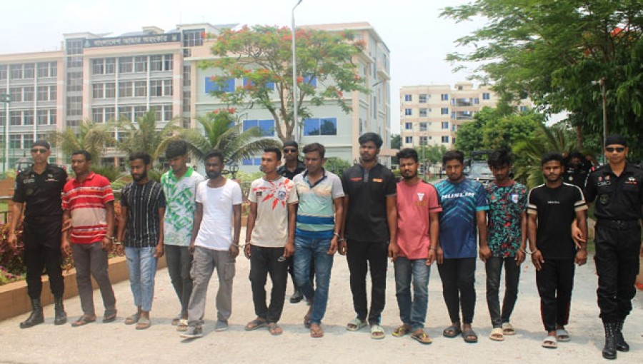 "In a significant operation, Bangladesh's Rapid Action Battalion (RAB) has thwarted the plans of the infamous 'Mizu Gang' by apprehending 11 individuals, including the alleged mastermind. Photo: RAB Rajshahi