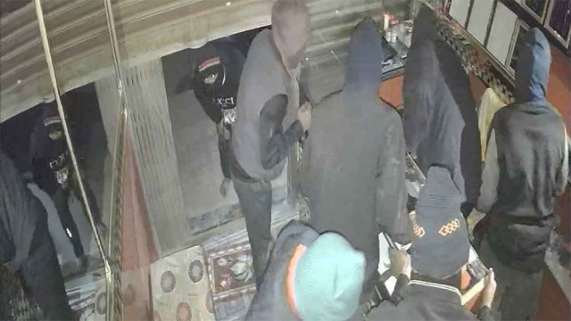 Robbers Loot Gold, Silver, and Cash from Mohammadpur Jeweler