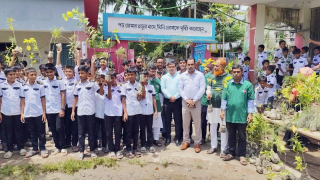 Upazila Nirbahi Officer Md. Habibullah inaugurates the Tree Plantation Drive 2025 at Ambika Charan Laha Pilot High School in Morelganj, encouraging students to build a greener Bangladesh.
