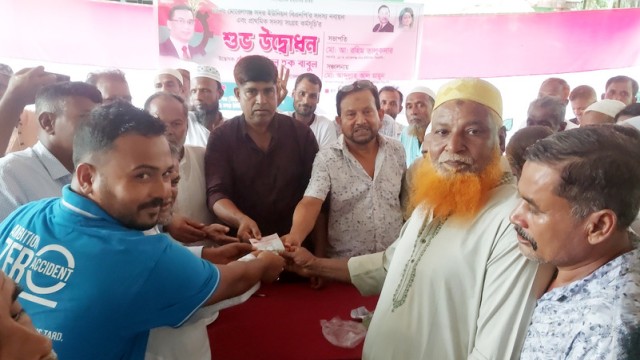 Members of BNP gather at Morelganj Sadar Union Parishad field for the formal inauguration of the membership renewal and recruitment program. (Photo: V7N)