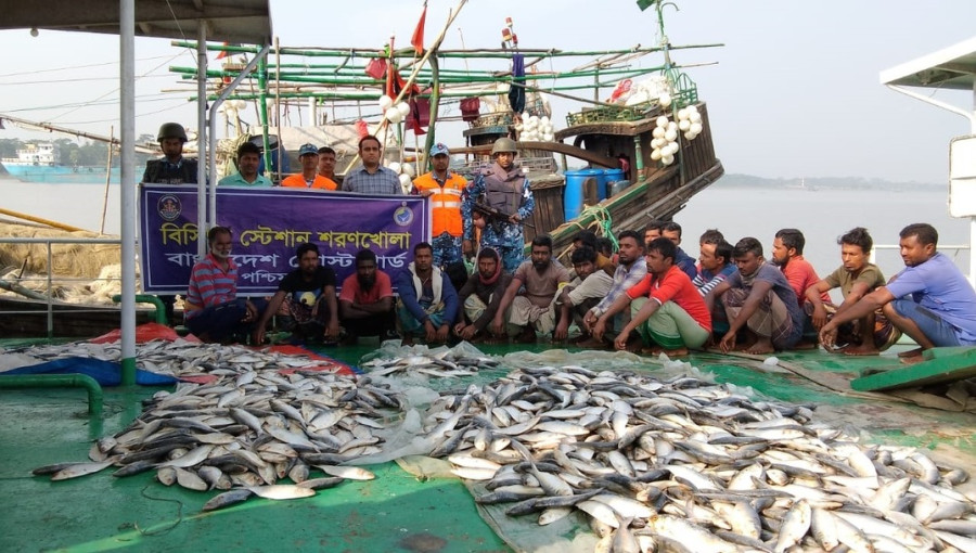 1,200 Kg Jatka Hilsa Seized, Illegal Nets Destroyed in Bagerhat Conservation Drive