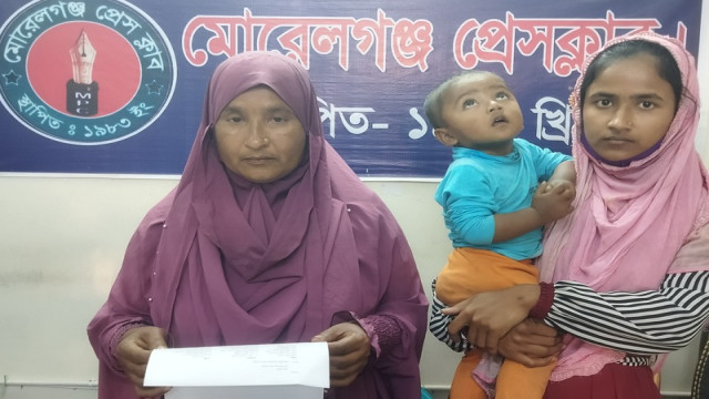 Widow Rina Begum files a complaint after armed robbers stole four cows and one goat from her home in Morrelganj, Bagerhat.