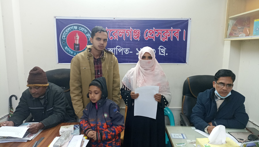 "Victim Shyamoli Begum addressing the press conference at Morelganj Press Club, seeking justice for the attack on her home and the looting of valuables."