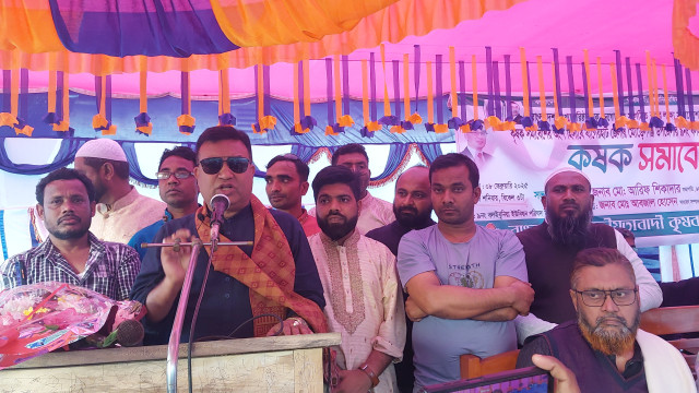 BNP leader Kazi Khairuzzaman Shipon addressing farmers at a rally in Morelganj, Bagerhat.