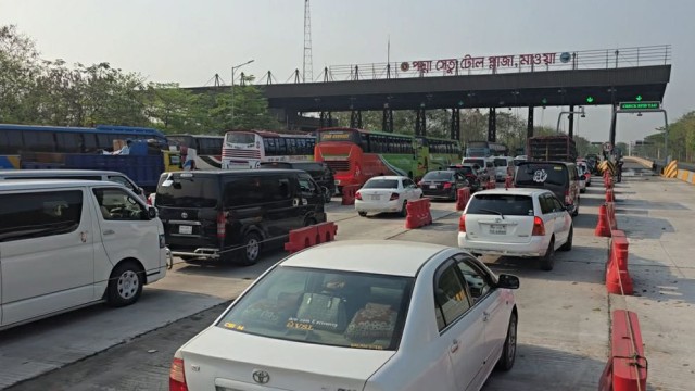 Heavy Traffic at Padma Bridge Toll Plazas Amid Eid Travel, But No Major Congestion