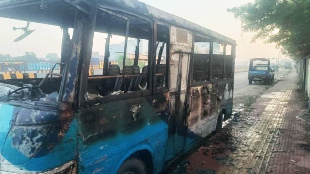 Minibus Catches Fire on Dhaka–Chittagong Highway in Siddhirganj