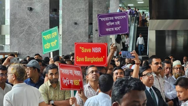 Officials and employees of the National Board of Revenue stage a protest in Dhaka demanding reform and the removal of the NBR chairman.