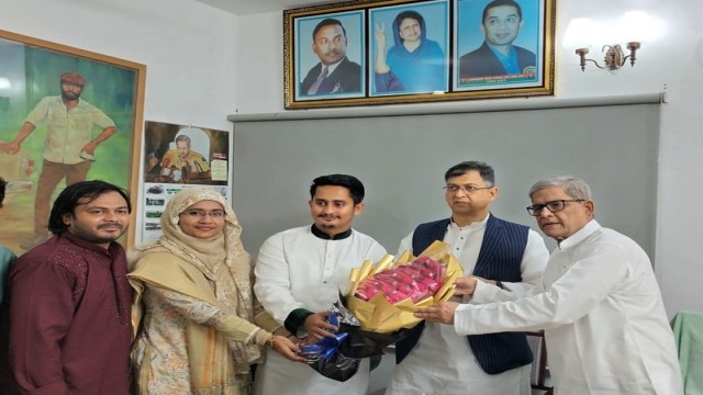 Leaders of the National Citizens' Party (NCP), led by Chief Organizer (Northern Region) Sarjis Alam, present flowers to senior BNP leaders in Dhaka, marking the 47th founding anniversary of the Bangladesh Nationalist Party (BNP).