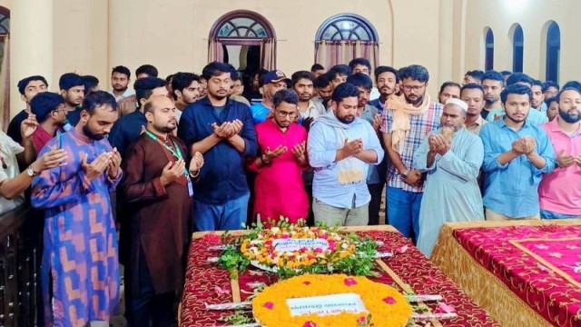 Leaders of the National Citizen Party pay tribute at the shrine of Maulana Abdul Hamid Khan Bhashani in Tangail on Monday night, ahead of the July Procession aimed at promoting his vision for a just and equitable Bangladesh.