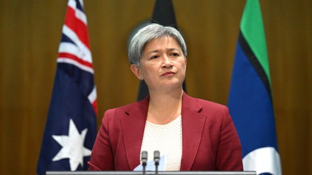 Australian Foreign Minister Warns of Palestine’s Shrinking Land Amid Gaza Crisis