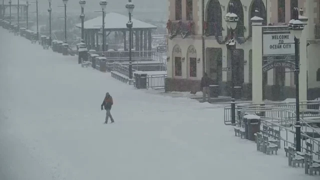 A powerful winter storm sweeps across the U.S., bringing heavy snow, freezing rain, and flood risks from the Great Lakes to the Northeast.