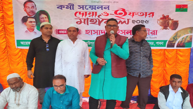 Former Secretary of Chatmohor Upazila BNP, Hasadul Islam Hira, delivering a speech at the event on Monday evening at Haripur Playground.