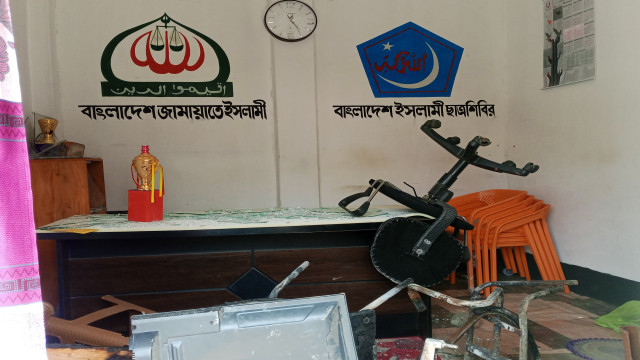 Jamaat office in Pabna’s Kumargari area following the alleged BNP-led attack on Saturday night.