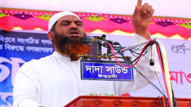 "Main speaker Mufti Allama Mamunul Haque, Ameer of Bangladesh Khilafat Majlis, addressing the rally at Government Edward College grounds in Pabna on Tuesday afternoon."