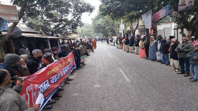 Farmers Block Road in Pabna Protesting Rising Cattle Theft