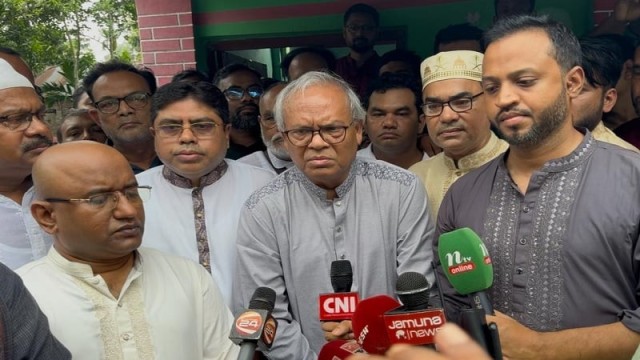 BNP Senior Joint Secretary General Ruhul Kabir Rizvi addressing the media in Pabna on June 21, accusing Indian policymakers of conspiring to support the ruling Awami League.