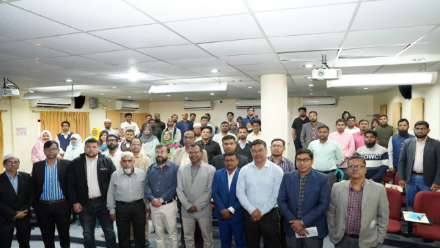 The Pro-Vice Chancellor and other guests at the closing ceremony, followed by a photo session with the participants. Sunday afternoon at Pabna University of Science and Technology.