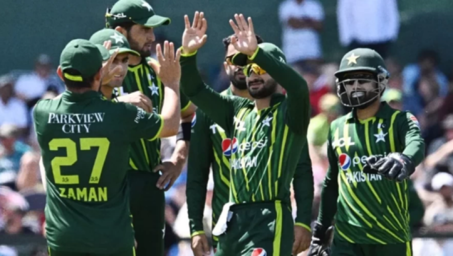 Pakistan Crush New Zealand by 7 Wickets