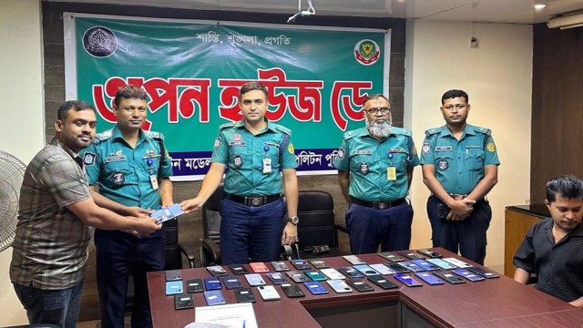 Dhaka Police Return 46 Lost Mobile Phones to Owners