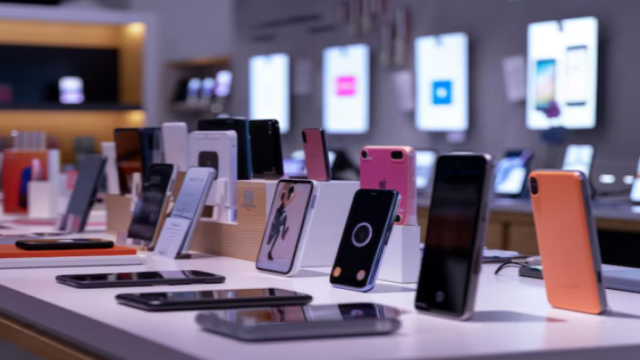 Bangladesh Mobile Retailers Shut Shops Nationwide Demanding NEIR Reform