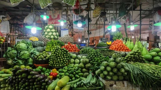 Winter Vegetable Prices Surge in Dhaka Despite Higher Supply