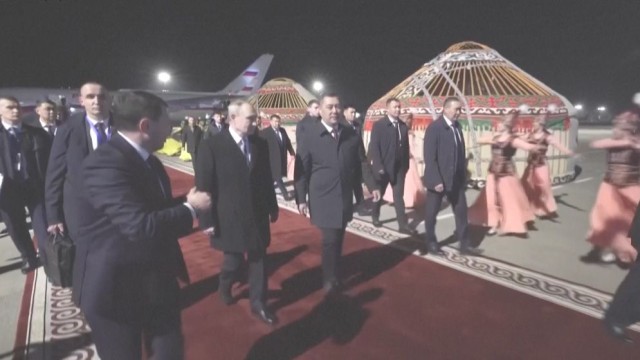Kyrgyzstan Gives Putin Royal Welcome During State Visit