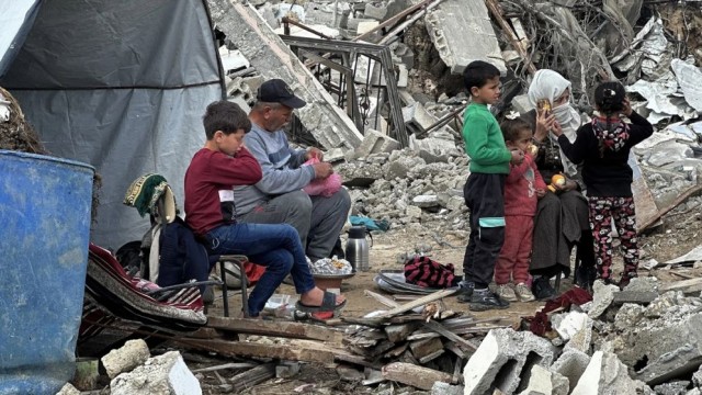 Gaza Residents Race to Build Makeshift Shelters Ahead of Harsh Winter