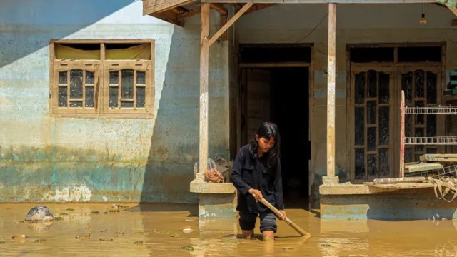 Floods, Landslides Kill Over 1,750 Across Southeast Asia; Hundreds Still Missing
