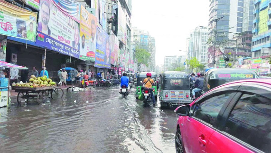 Light Rain Provides Relief from Scorching Heat in Dhaka