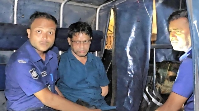 Police escort the manager of Golden Hill Hotel in Rangamati into a patrol car following his arrest over the mysterious death of a woman and alleged involvement in sex trafficking. (Photo: V7N)