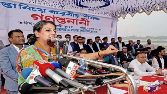 Syeda Rizwana Hasan addressing the public at a Tista-related hearing in Kaunia, Rangpur, emphasizing the need for the Tista Master Plan's completion by December 2025.