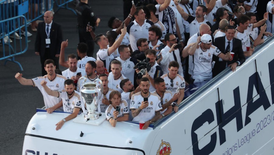 Real Madrid Clinch 15th European Cup and Celebrate with Fans in Madrid