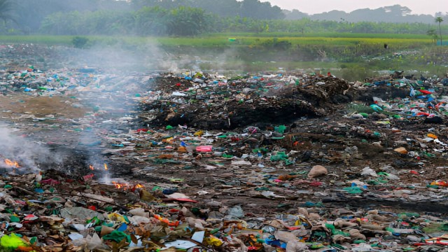 Bangladesh’s Recycling Economy Unlocked by Tackling Plastic Waste Crisis