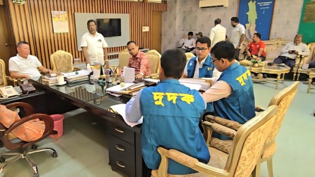 ACC officials conduct a raid at the Rangamati Hill District Council office over corruption allegations.