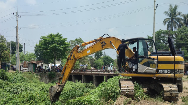 DC Mofizul Islam inaugurates Ichamati River excavation at Library Bazar.