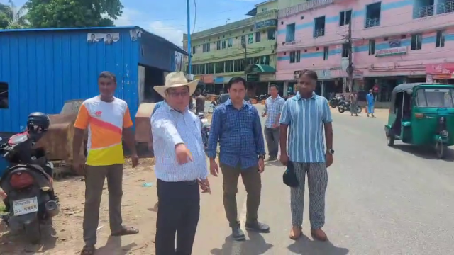 Rangamati RHD Executive Engineer Sabuj Chakma briefs team members during a field visit to the accident site, emphasizing urgent infrastructure upgrades.
