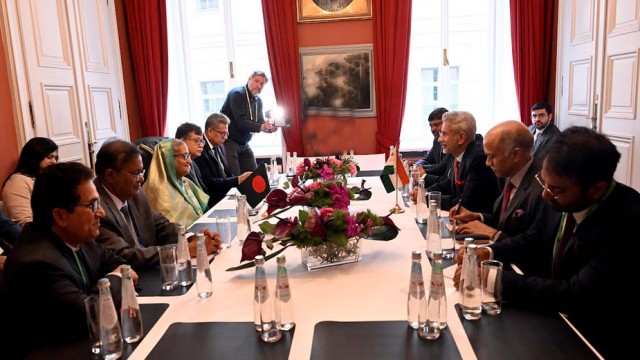 At the Munich Security Conference, Bangladeshi Prime Minister Sheikh Hasina and Indian Minister of External Affairs S. Jaishankar meet.