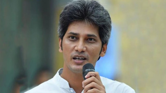 Vehicle on way to give guard of honor to State Minister Junaid Saki falls into ditch