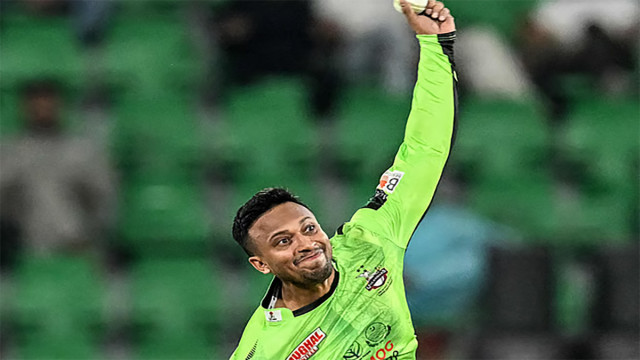 Shakib Shines Briefly as Lahore Qalandars Defeat Karachi to Stay in PSL Title Race
