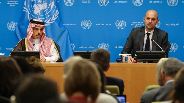 Arab League Urges Hamas to Disarm, Back Two-State Solution