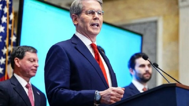 US Vows to Continue Operations Until Iran’s Strait of Hormuz Defenses Are Destroyed