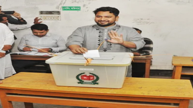 Nahid Islam Casts First Vote, Urges Voters to Restore Democracy