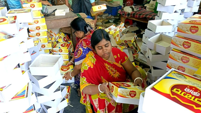 Jhalakathi’s Kalpana Rani Builds Packaging Business Worth Tk 1 Crore