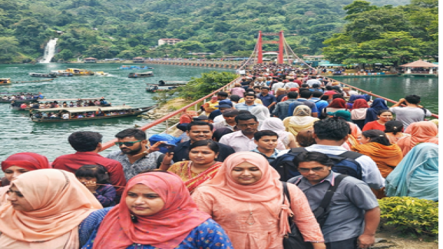 Rangamati Overflows with Tourists During Eid Holidays
