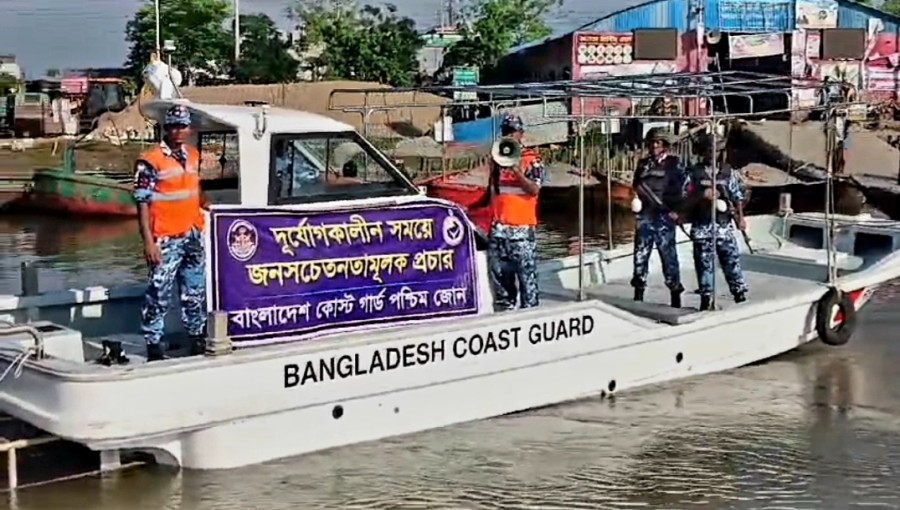 Bangladesh Coast Guard members conduct vigilant micings along the Mongla coast in preparation for "Cyclone Remal." Photo: Voice7 News
